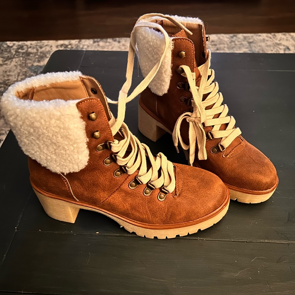 Cargo Boots - Picture 2 of 2